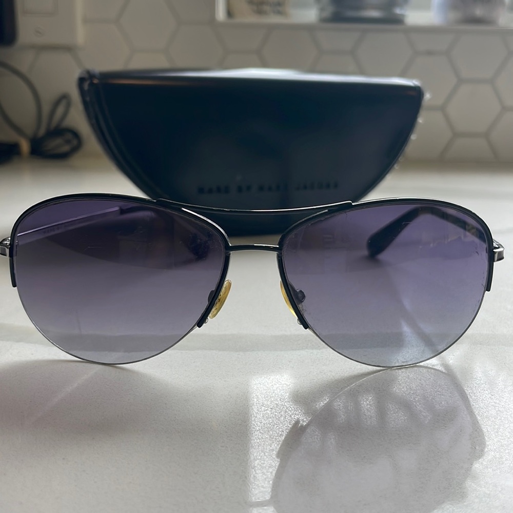Classic Marc Jacobs Aviator style sunglasses
